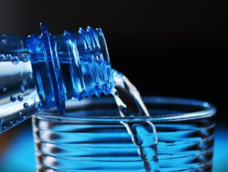 Woda alkaliczna – co należy wiedzieć na temat jej picia?