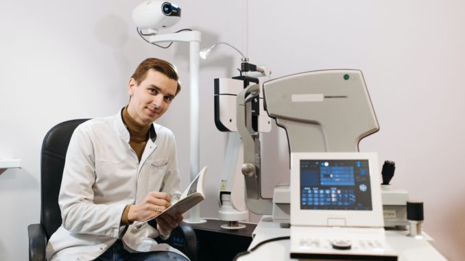 Badanie wzroku w Olsztynie — Jakie badania podstawowe można wykonać u optyka